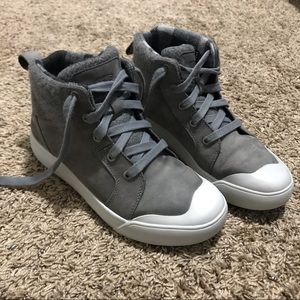 Keen Women’s Elena Midboot in Grey